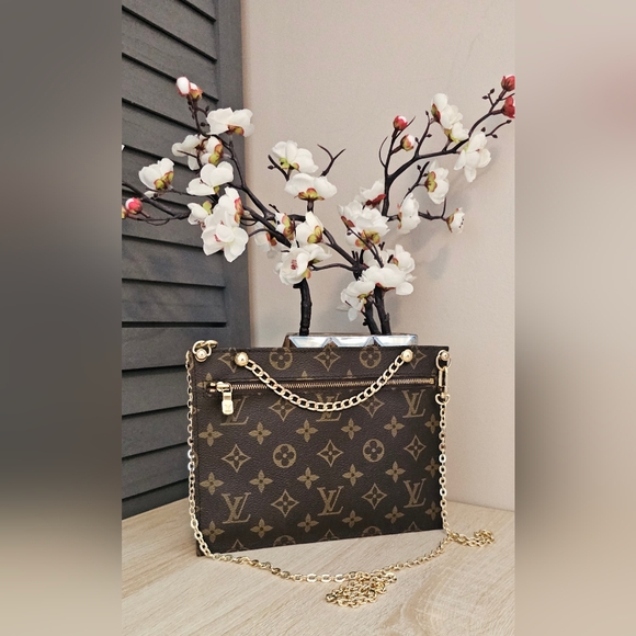 Authentic LOUIS VUITTON Monogram Accessory Pouch  Randonnee Crossbody - Picture 10 of 10